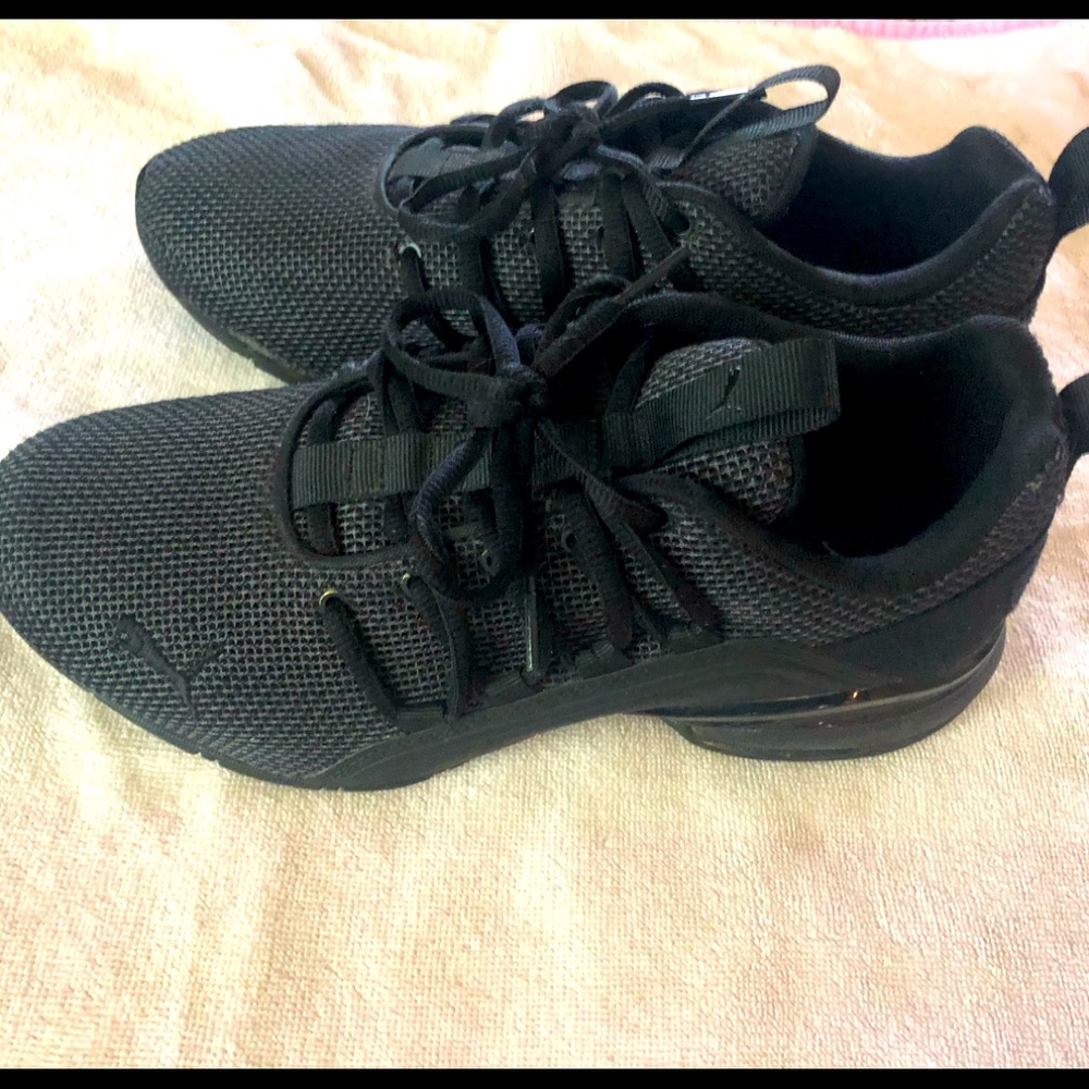 Boys Puma SOFTFOAM shoes.